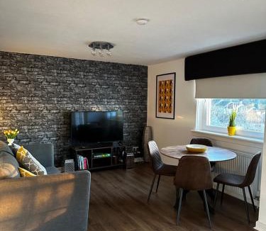East Kilbride Apartment | Geddes View