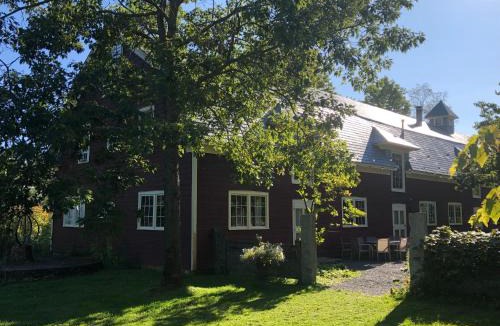 New Marlborough Hotel | Gedney Farm