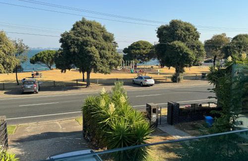 North Shore Villa | Geelong Beach Q House