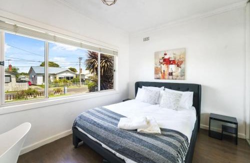 North Geelong House | Geelong Oasis spacious nest