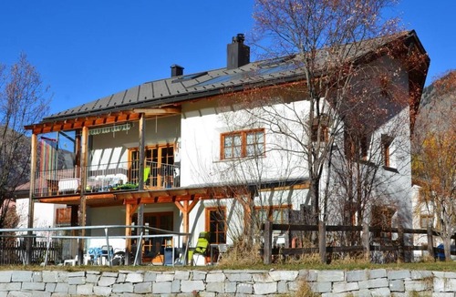 Zernez Apartment | Gemütliche Ferienwohnung im Grünen by Interhome