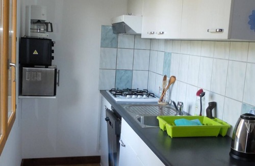 Mezos House | Gemütliches Ferienhäuschen im Grünen mit Terrasse by Interhome