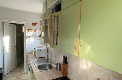 Pinezici House | Gemütliches Ferienhaus in Pinezići mit großer Te by Interhome