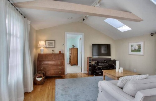 Fairfield House | Gem by the Sound - Beach Front