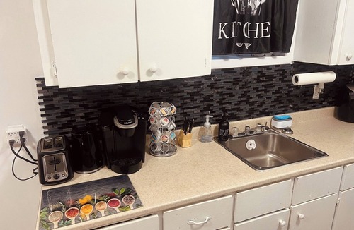Mount Pearl Apartment | Gem in Da Pearl - Cozy, Clean 2 Bedroom Basement Apartment. 1 Queen & 2 Dbl Beds