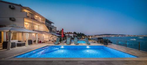 Businci Apartment | Gem of the sea luxury beach apartment with brand new heating infinity pool