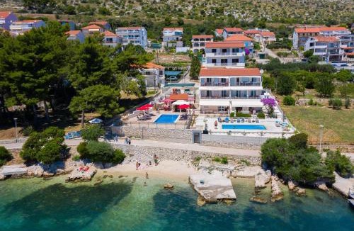 Businci Apartment | Gem of the sea luxury beach apartment with brand new heating infinity pool