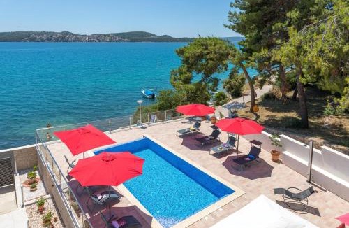 Businci Apartment | Gem of the sea luxury beach apartment with brand new heating infinity pool