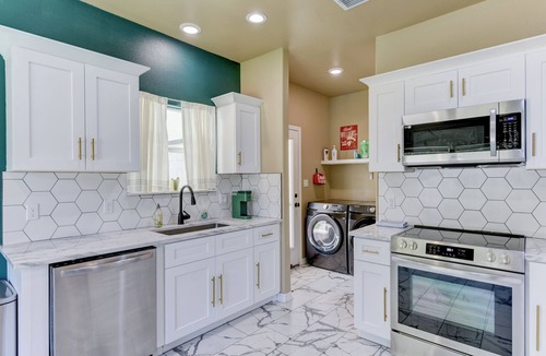 Lockhart House | Gem On Pearl w/Pool - Walk to Downtown Lockhart