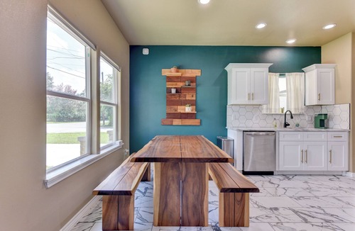 Lockhart House | Gem On Pearl w/Pool - Walk to Downtown Lockhart