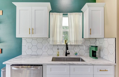 Lockhart House | Gem On Pearl w/Pool - Walk to Downtown Lockhart
