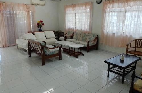 Gemas House | Gemas Homestay RIA