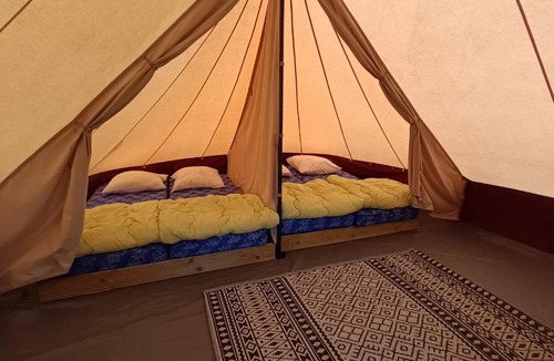 Condal Other | Gemeubileerde tent