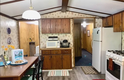 Wagoner House | Gene's Retreat, charming lakeside 3 bed 2 bath peaceful home near Ft Gibson Lake