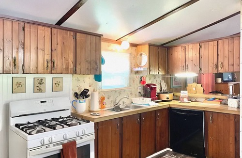 Wagoner House | Gene's Retreat, charming lakeside 3 bed 2 bath peaceful home near Ft Gibson Lake
