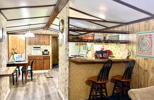 Wagoner House | Gene's Retreat, charming lakeside 3 bedroom 2 bath