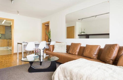 Sant Gervasi Apartment | General Miter Terrace 3 Rooms 6 pax and optional parking - Free WiFi