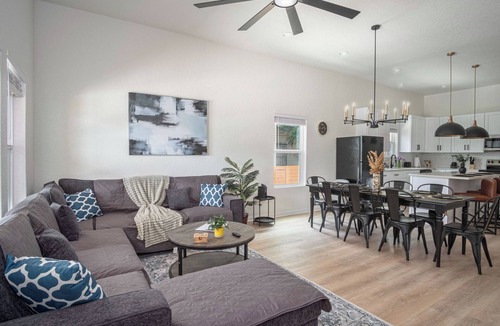 Nevada Street House | Generous 4BR/3BA Charmer Near Glorius Downtown!