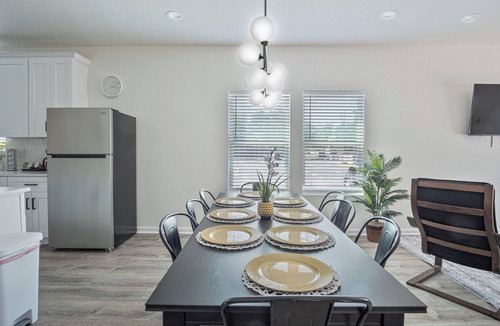 Eastside Promise Neighborhood Cottage | Generous 5br/3ba Haven Close to Alamo & Riverwalk!
