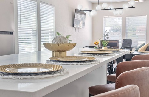 Eastside Promise Neighborhood House | Generous 5BR 3BA Haven Close to Alamo Riverwalk