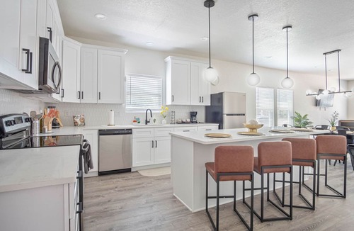 Eastside Promise Neighborhood House | Generous 5BR 3BA Haven Close to Alamo Riverwalk