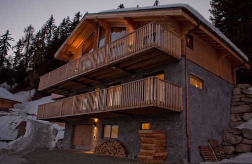 Vex Ski Chalet | Generous accommodation in this superior family chalet with panoramic views