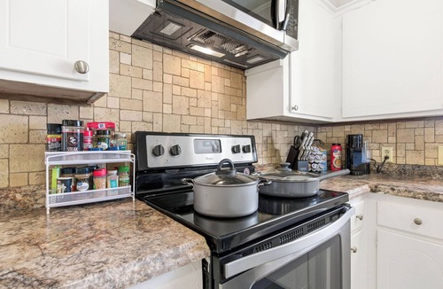 Abilene House | Generously Sized 5 Bedroom Retreat