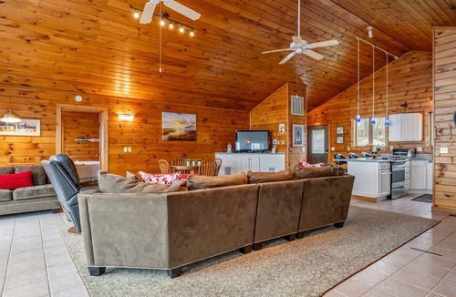 Geneva Cottage | Geneva Lakefront Retreat | Kayaks | Dome Hockey