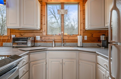 Geneva Cottage | Geneva Lakefront Retreat | Kayaks | Dome Hockey