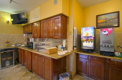 St. Charles Hotel | Geneva Motel Inn