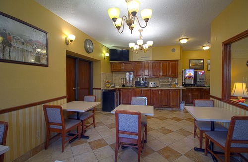 St. Charles Hotel | Geneva Motel Inn