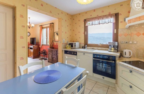 Cruet House | GENEVIEVE - CRUET - Gîte