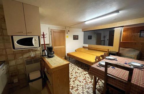 La Clusaz Apartment | GENTIANES 0 - Studio basic, centre village et proche pistes - Wifi