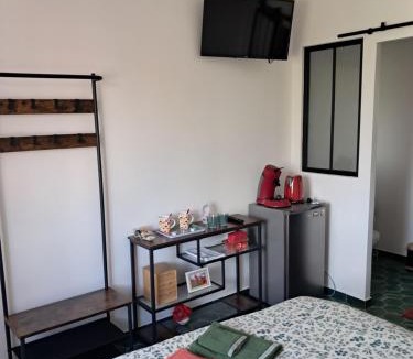 Mirepoix House | Gentil coquelicot