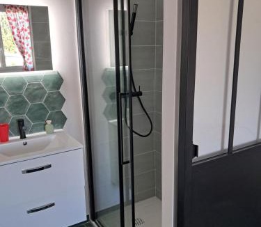 Mirepoix House | Gentil coquelicot