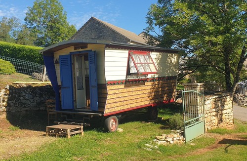 Saint-Georges-de-Levejac Cabin | Genuine gypsy caravan in the Tarn gorges