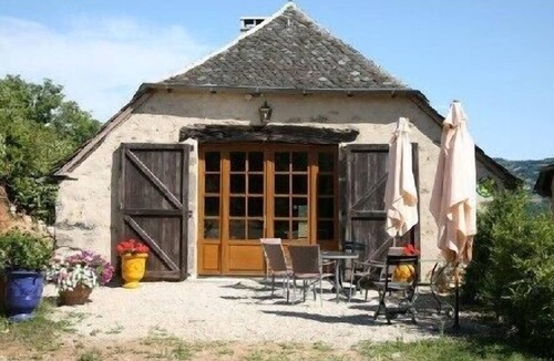 Espalion Cottage | Genuine house, independent, peaceful, 11 x 5 swimming pool, overlooking the Lot