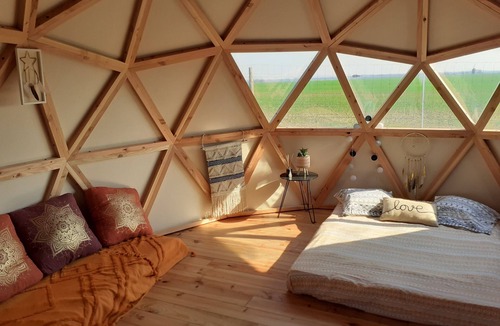 Oucques Cottage | Geodesic bubble