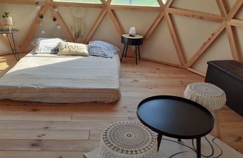 Oucques Cottage | Geodesic bubble