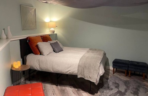 Buckley House | Geodesic Dome bedroom with cedar hot tub