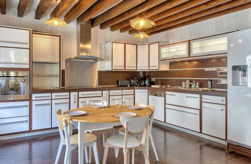 Quartier Vieux Marche-Cathedrale Apartment | Geoffroy, sublime duplex à proximité de la place du vieux marché