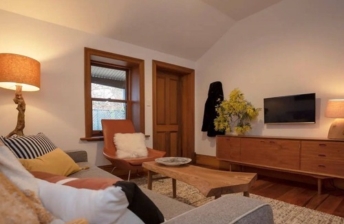 Stirling Cottage | George Brown’s Cottage | Stirling