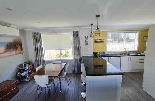 Waitarere Beach House | George's Post at Waitarere Beach