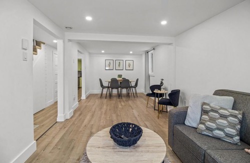 St. John's House | Georgestown Hutch Private Patio Parking