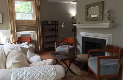 Georgetown Apartment | Georgetown 2 bedrooms, one bathroom , centrally located .