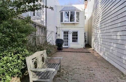 Georgetown House | Georgetown Cobblestone Cottage - Private Parking!