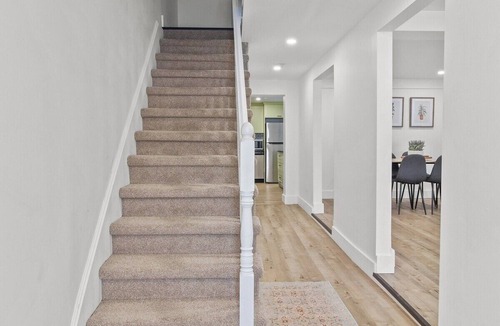 St. John's House | Georgetown Hutch Private Patio Parking