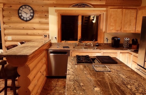 Philipsburg Cabin | Georgetown Lake Escape with Starlink