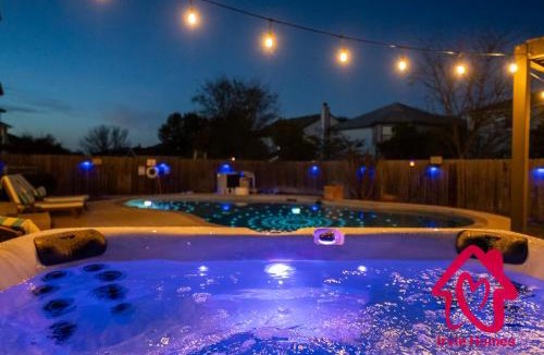 Georgetown House | Georgian 5BR Retreat Heat Chilled Pool + Hot Tub