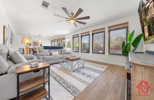 Georgetown House | Georgian 5BR Retreat Heat Chilled Pool + Hot Tub